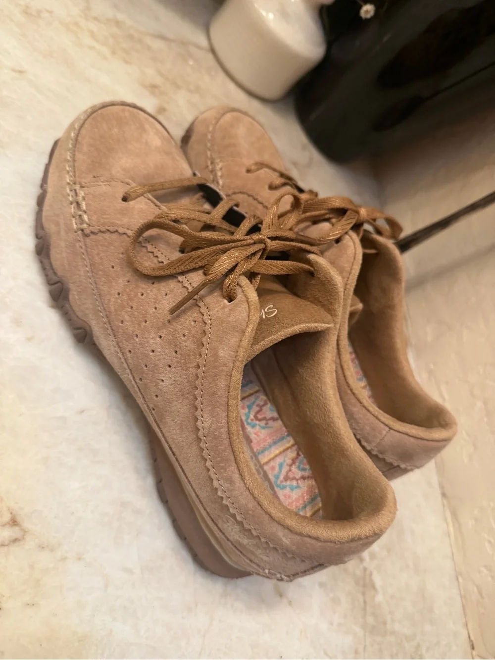 Skechers suede leather womens shoes sz 8